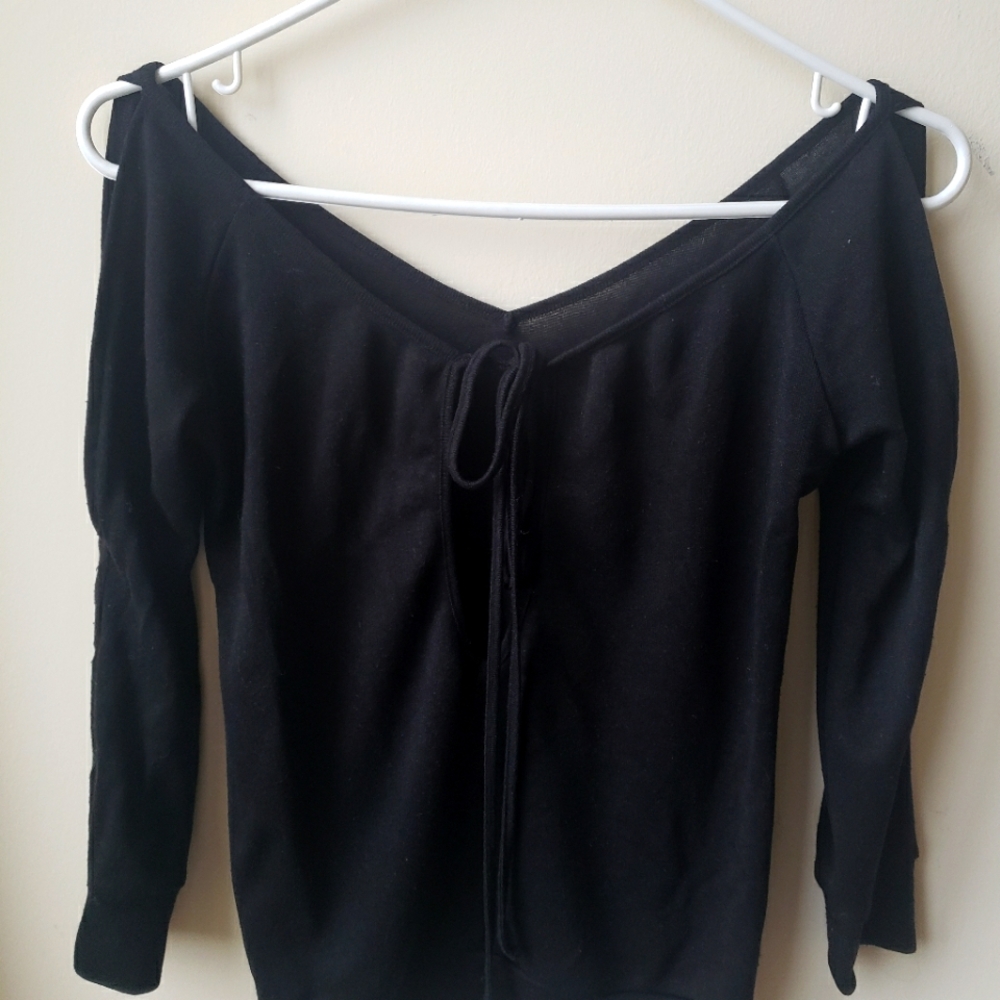 Small black top with shoulder/arm slits. Dress up or down. Light weight.